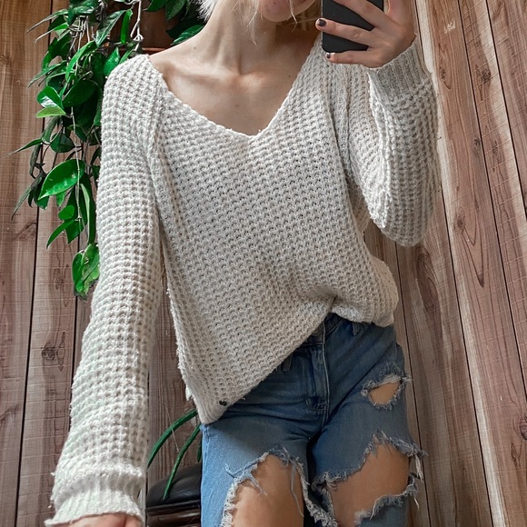 Hollister white knitted sweater size small - Picture 2 of 3